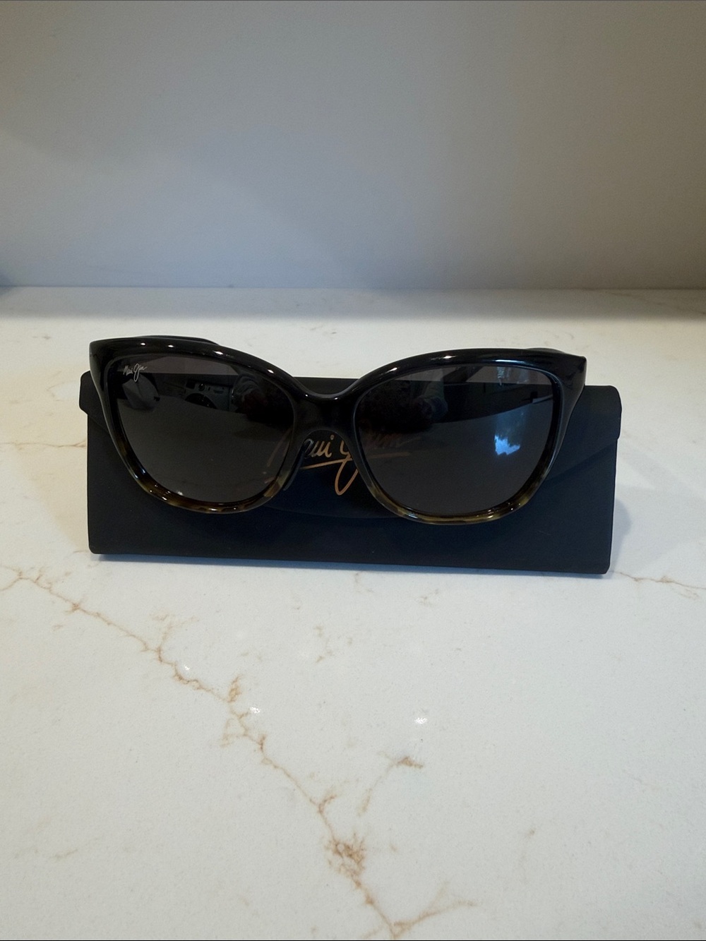 Women's Black Tortoiseshell Cat-Eye Sunglasses -